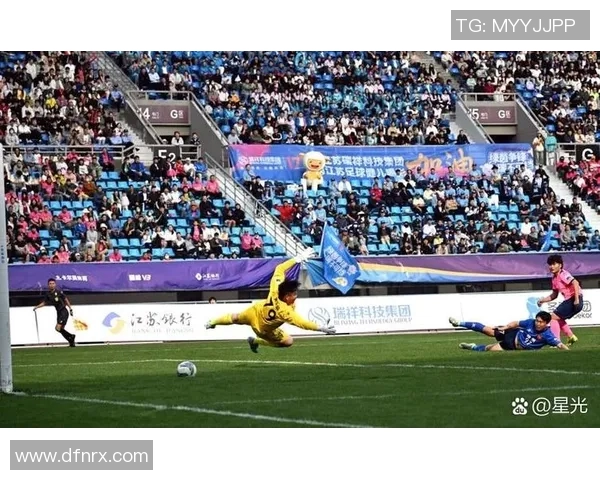 河床队与查卡里塔青年队的激烈对决展现足球魅力与团队精神 河床队与查卡里塔青年队的激烈对决展现足球魅力与团队精神