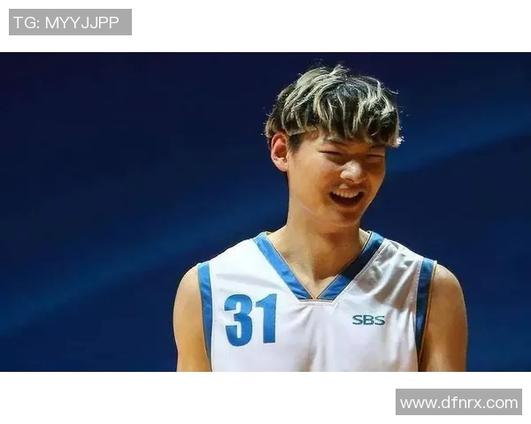 王哲林的篮球之路:从青涩少年到CBA明星的成长故事 王哲林的篮球之路:从青涩少年到CBA明星的成长故事