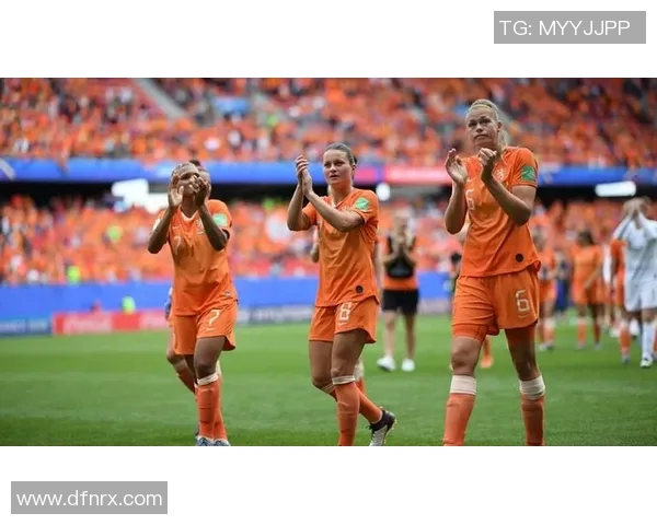 荷兰女足与喀麦隆女足激战正酣展现女足风采与竞技精神