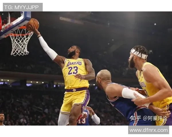 面具詹领衔湖人对决尼克斯精彩对抗赛回顾与分析 面具詹领衔湖人对决尼克斯精彩对抗赛回顾与分析