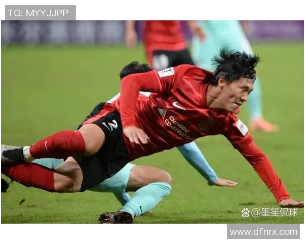 马来西亚男足迎战日本队展开激烈较量争夺亚洲足球荣耀