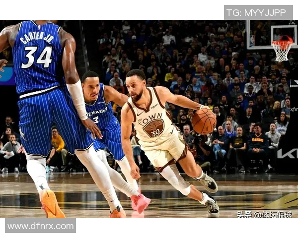 勇士与独行侠激战正酣NBA赛场精彩瞬间回顾与分析