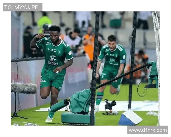 卡德西亚与多法尔的激烈对决揭示了足球战术的魅力与团队协作的重要性