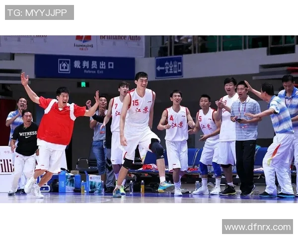 李慕豪：从篮球新星到职业生涯巅峰的奋斗之路与成长故事
